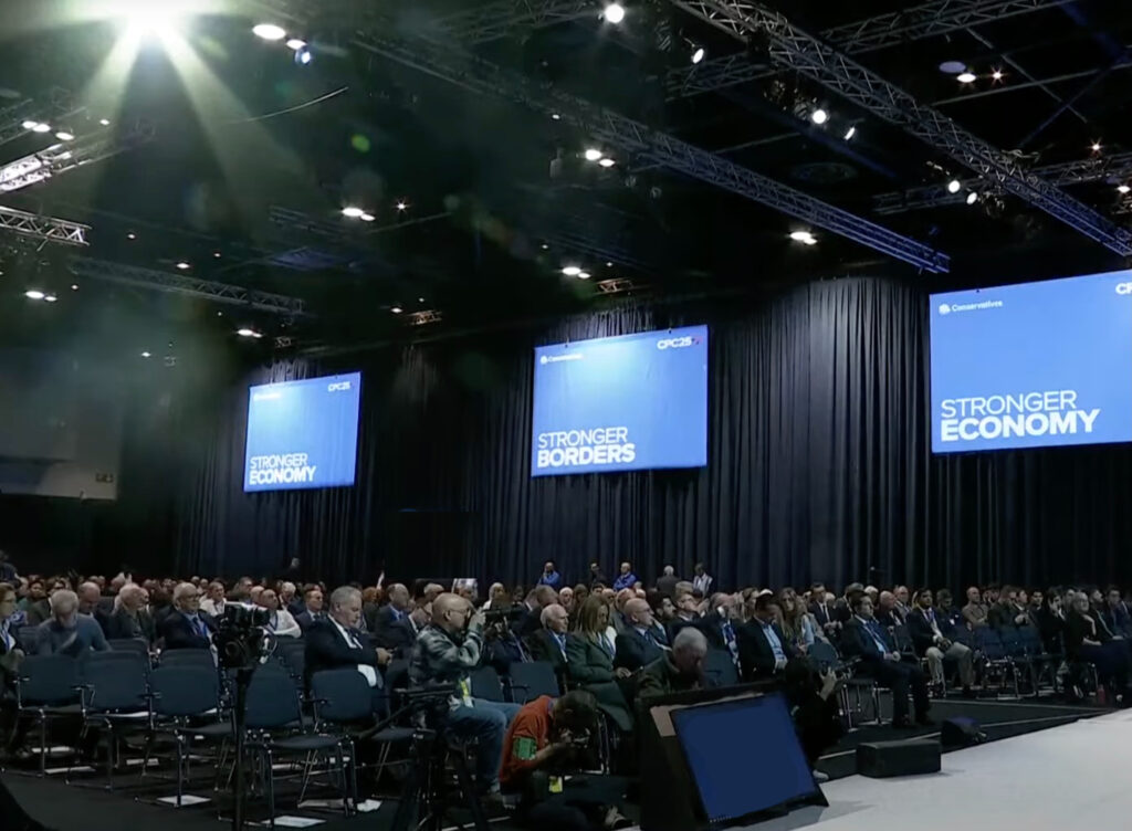 Small audience, empty seats. Not a good sign.