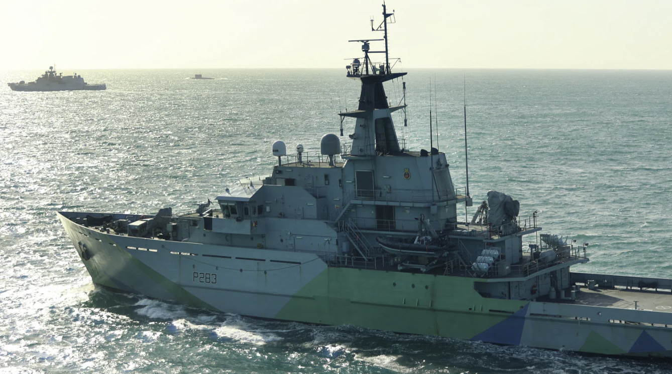HMS Mersey takes on Russian Frigate Admiral Grigorivich - an unequal battle, Russian Kilo-class submarine Krasnodar in the distance...